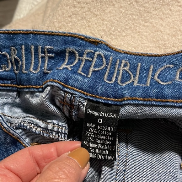 Blue Republic Skinny Low rise embroidered  floral pattern Jean. - Picture 8 of 9